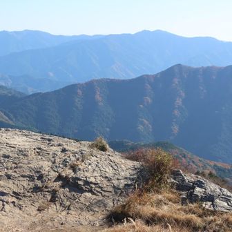 火上げ岩。写真行列ができていたので、隙をみて離れたところから写すだけ