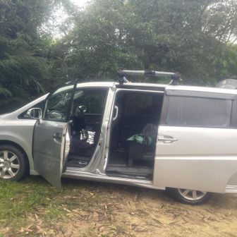 お迎えの車🚙

そーなんです。
出発前日「山山モード」さんの詳しい直近レポで、山も滝も勝手に立ち入りは出来ず、最低1週間前までの申請と西表島での講習が必要、との事を知りました🤪

他の方のレポにそこまで詳しい記述が無かったので、全く気付かず読み飛ばしていて、前日にガッツリ予習しておこう！とレポを開き驚愕😱

これでは西表島まで行っても、ぐるぐる散歩しか出来ない‼️😱

これは、、金の力で🤑🤑🤑

⚠️ガイドが付けば申請もガイドさんがしてくれるし、講習も不要です。