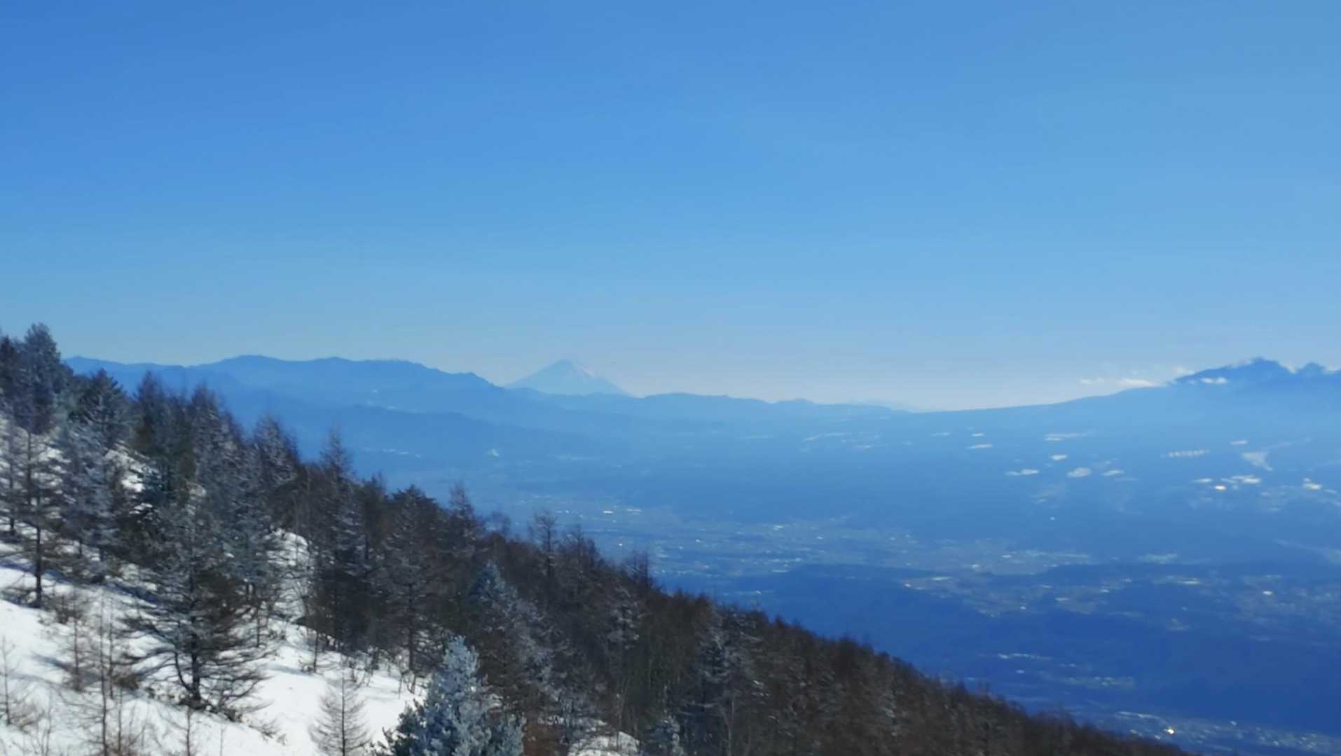 稜線上がってきました…
うっすら富士さん🗻