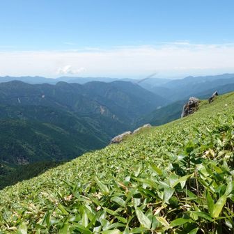 頑張って登っていくと、さっき見た山の景色が、下になっていくのが面白く嬉しい😊