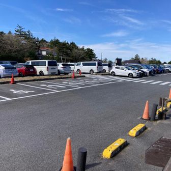 長い山岳路の大台ヶ原ドライブウェイを走行しようやく駐車場に到着
8割方駐車場スペース埋まってました。