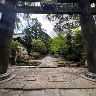 一つ目の鳥居⤴︎銅(かね)の鳥居⛩️⤴︎これより二つ目の石の鳥居までは仮の浄土と言われています⤴︎