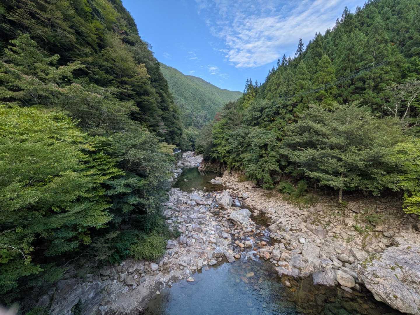 駐車場前の橋まで戻ってきました。
大峰山系有難う。
また遊びに来るね～🎵