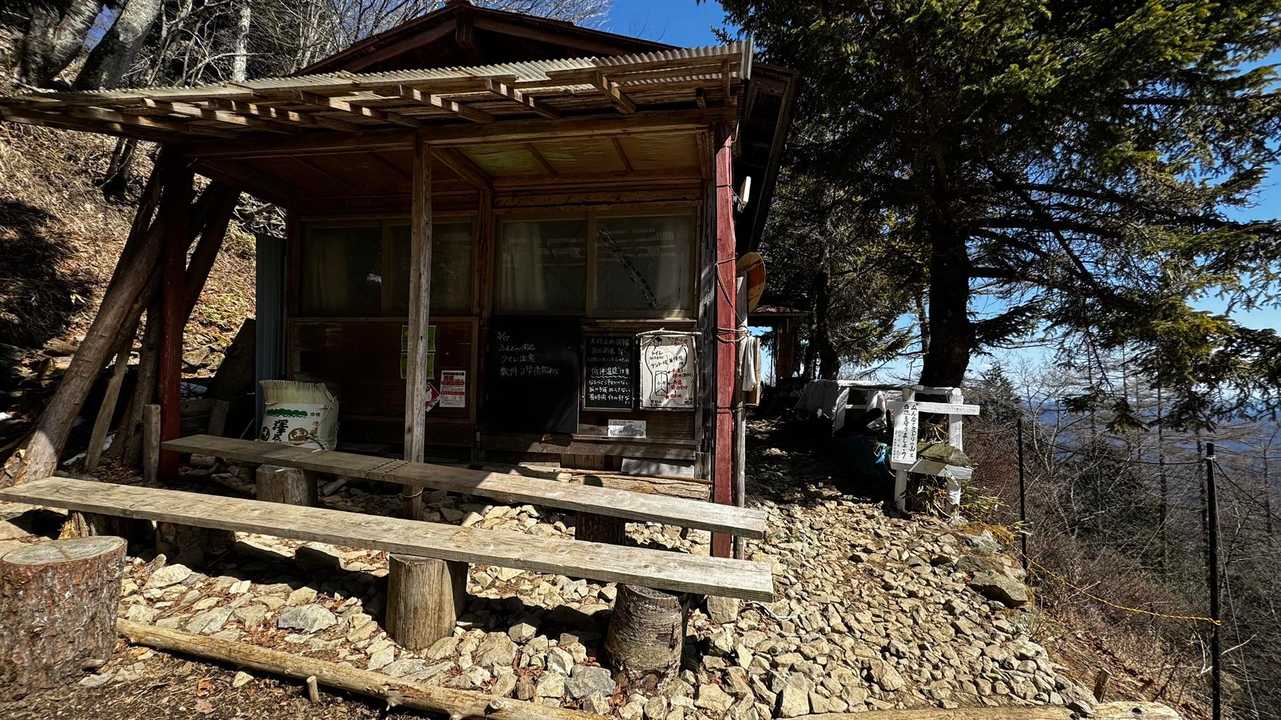 奥多摩、石尾根テン泊縦走（鴨沢〜七ツ石山〜鷹ノ巣山〜六ツ石山〜奥多摩駅） の写真 20