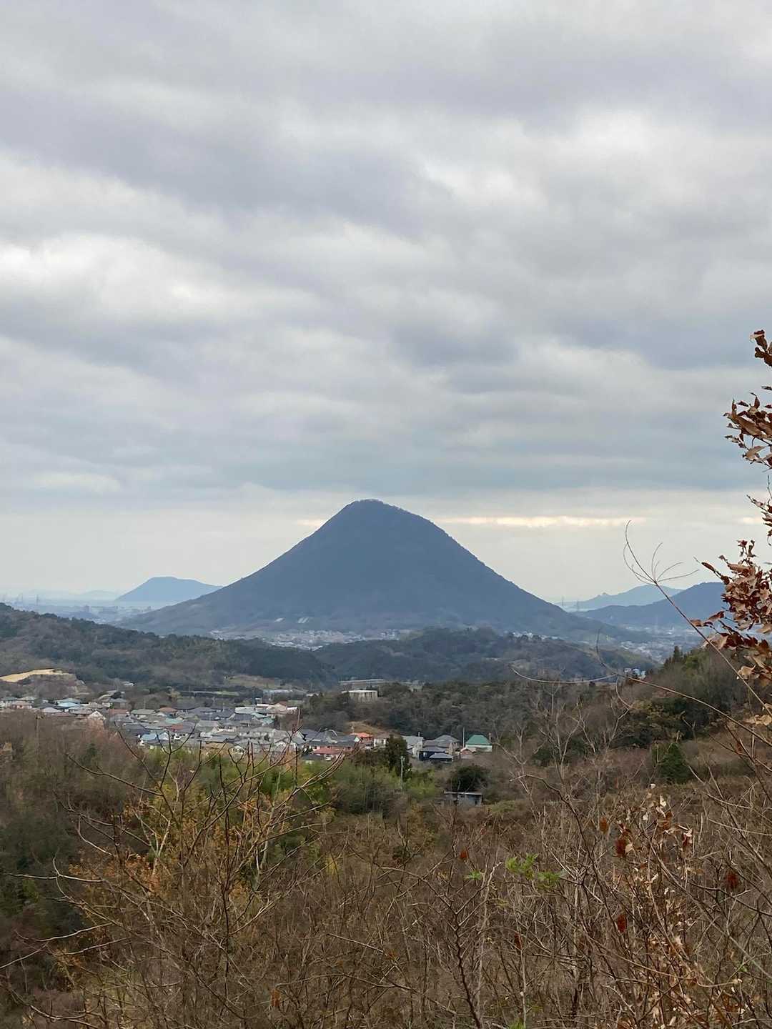 振り返ると飯野山⛰️