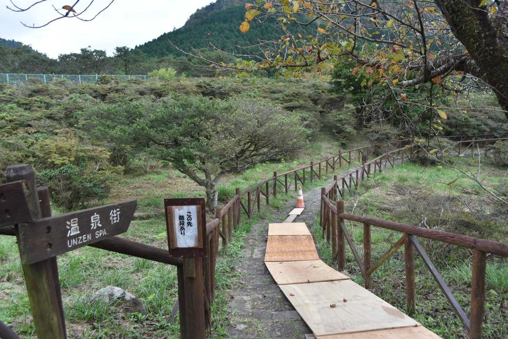 公園的なところを進む。