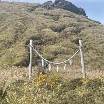 めちゃくちゃ降りたので、めちゃくちゃ登り返し⛰️💦
巨石がカッコいい🫰