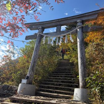 土小屋ルートと合流し、人が多くなってきました