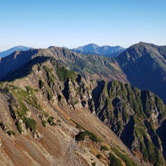 荒川岳と悪沢岳、間に間ノ岳