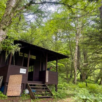 アヤメ平の避難小屋