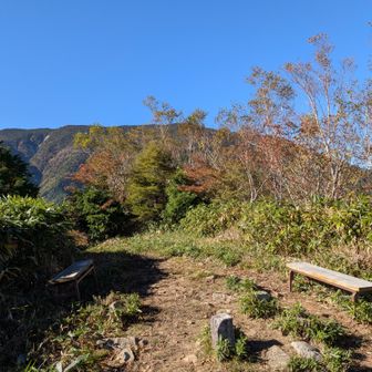 後ろに恵那山