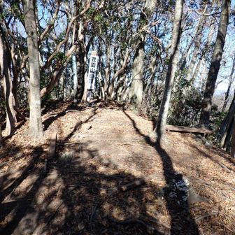 花園山山頂。ここは行き止まりなので、Uターン