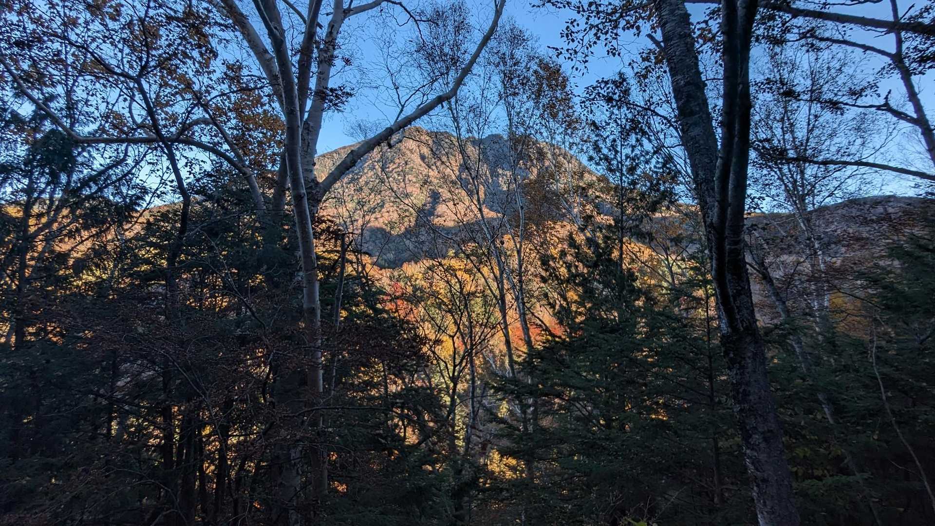太郎山が左に