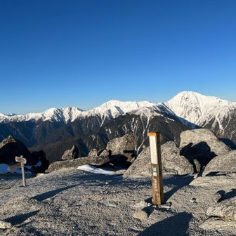 薬師岳に戻って来た