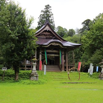 二王子神社です。見たときはこんな山奥になんて立派な神社を…と思いましたが、地形図で見ると意外に里と近いんですね。