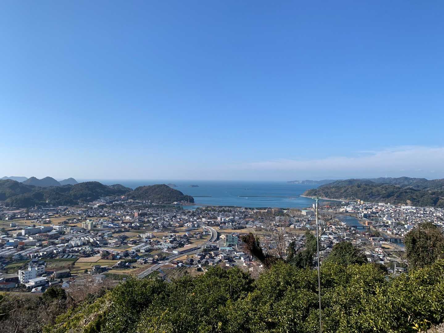 高城山の蜜柑🍊の木の隙間からの展望