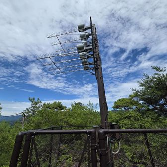 正法寺山頂近くのアンテナ
