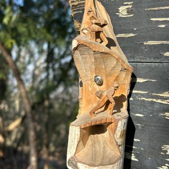 よく見ると看板に木彫りが付いていました👀
上手な作品です👍