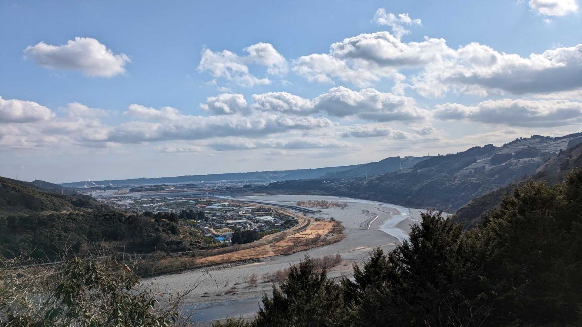 道路から大井川。登山中は景色が見えないけど道路からの景色がいいです