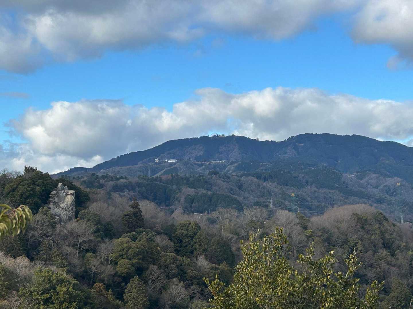 長等テラスから千石岩と比叡山