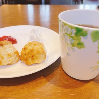 スコーンについてきたのはバラのジャム🌹