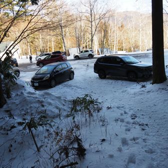 駐車場に戻ってきました。
霧氷やスノーモンスターには会えませんでしたが終始青空で気持ちのいい登山でした😊
最後までご覧頂きありがとうございました🙇