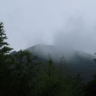 妙見山にも雲が・・・