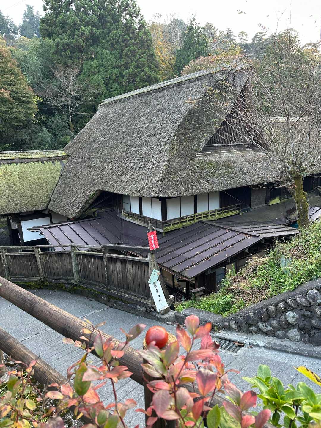 御師集落の茅葺屋根家屋