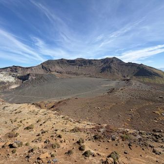 尾根に出たら南岳、中岳、高岳の外輪山と下に広がる砂千里ヶ浜がよく見渡せました⛰️