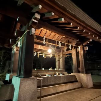 手水舎も綺麗に飾ってあります