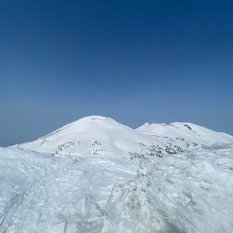 振り返って
八甲田大岳 井戸岳 赤倉岳
