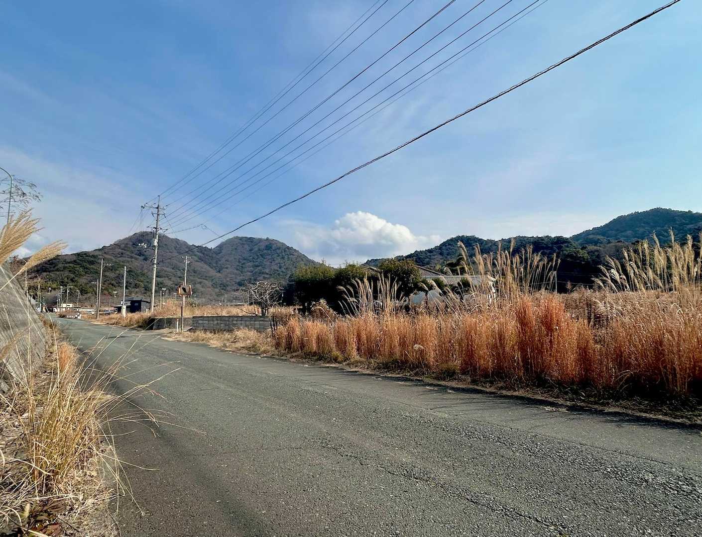 山歩🎒してきた愛宕山から雨乞山､御伊勢山に
続く稜線〽️を👀ながら国道2️⃣号線側道を⏩