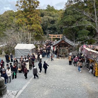 参拝者でいっぱい