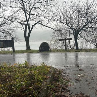 一気に降りて
余呉湖畔