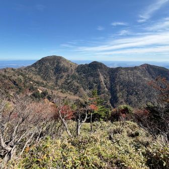 一番右が西平岳。あそこにも登っていれば三関三渡を達成できたのに、悔やまれます😭