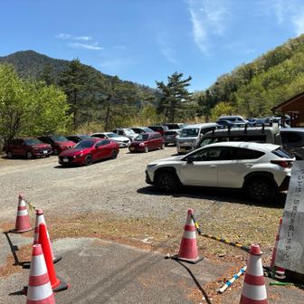 村営の駐車場🅿️を通過して、