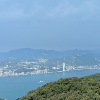 海峡の向こうにめいさんの実家辺りが見えるとのこと😃めいさんが「北九州はよく通過するから、北九州のお山は候補から避けていたけど、海峡が見えてサイコーですね✨」と。