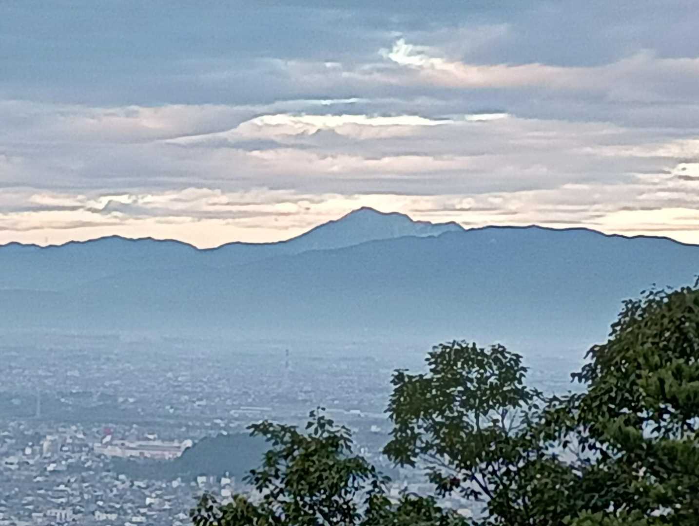 奥には伊吹山⛰️