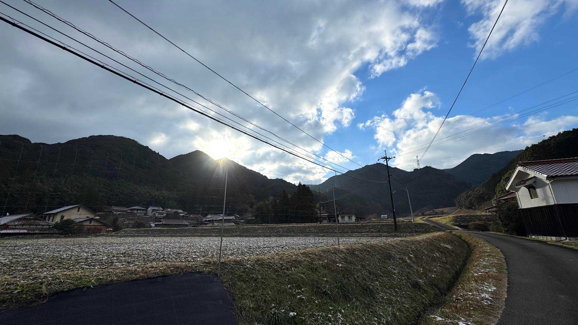 ようやく太陽を見た☀️
晴れたり曇ったりの天気ですね。
雪景色見れて良かった☺️