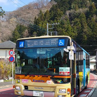 相模湖駅行きバス
(フロントガラスに
  Last Run 3.29 の表示あり)
今日でこのバスともお別れ😢