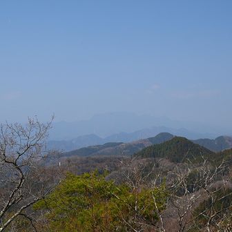 先に見えるは両神山