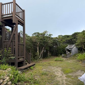 10分くらいで展望台まで来ました。奄美大島、徳之島及び沖縄北部は2021年7/26に世界自然遺産に認定されてしまいました。