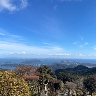今日も幸せ〜🤗
山上公苑めちゃ寒い🥶
コーヒーもいただき下山します。
駐車場ガラ空き😊