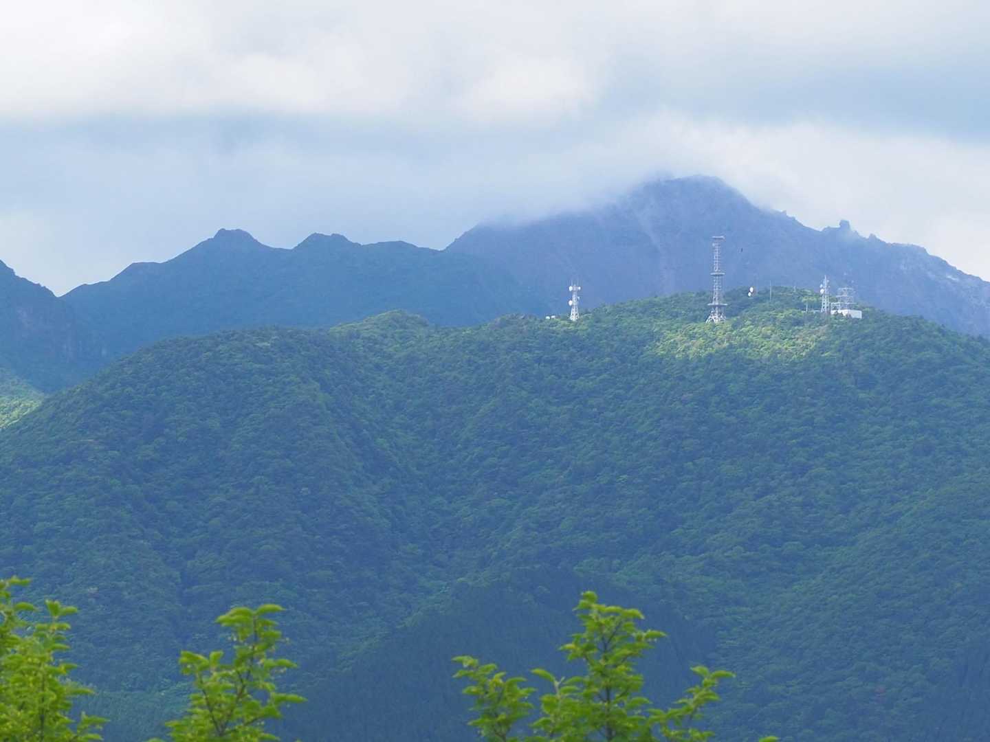 野岳からの妙見かな。