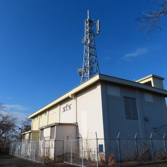 日ノ隈山山頂、古代の通信のための烽火台があったので火ノ隈山と言われたらしいが今は現代の通信手段NHK佐賀、STSテレビ塔がある。