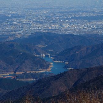 蛭ヶ岳から宮ヶ瀬湖　あそこまで下るのぉ〜！