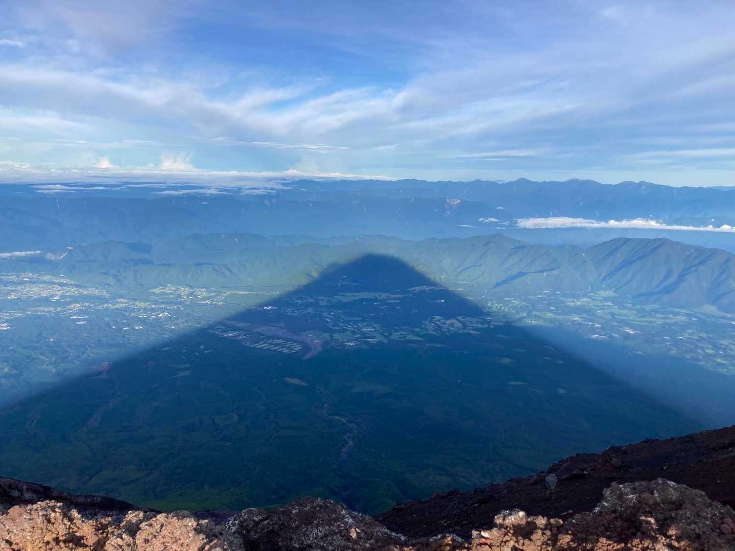 下界に影富士

今日はわたしもその一部だ🗻✨