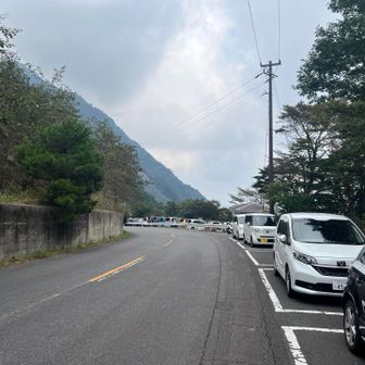10月3日よりは少ないけど、それでも車は多い🅿️