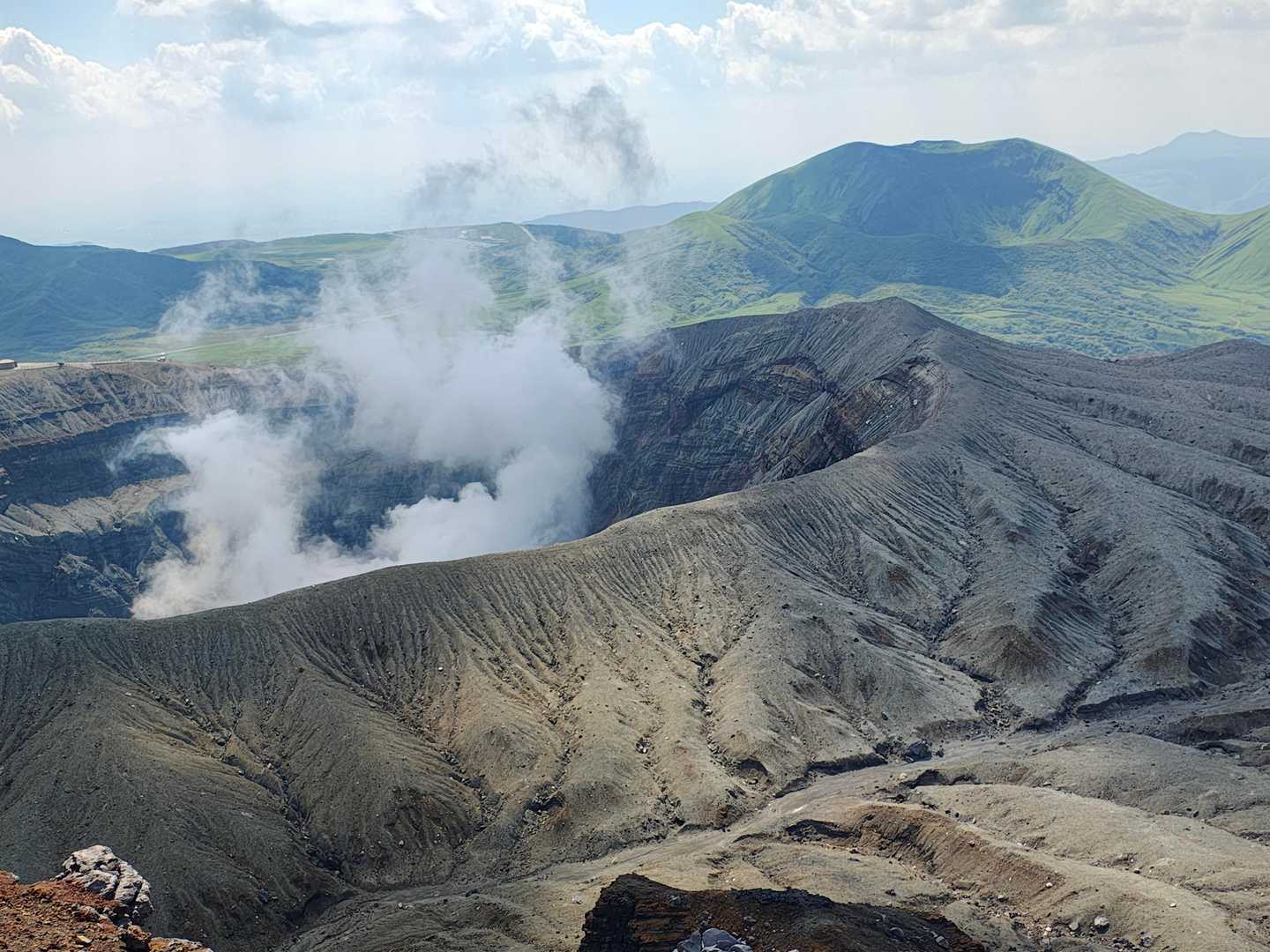 仙酔峡ルート周回 | 噴煙立ち登る大地の躍動を体感できる。阿蘇の王道コースの写真