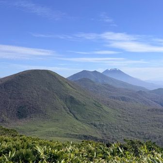 チセヌプリ、ニトヌプリ、アンヌプリ⛰️
その奥に羊蹄山🗻